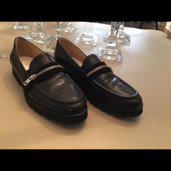 Ron White Shoes - Women’s Black Leather Zipper-Trim Loafers